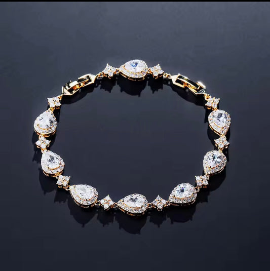 Star Spaced Versailles Crystal  Teardrop Halo